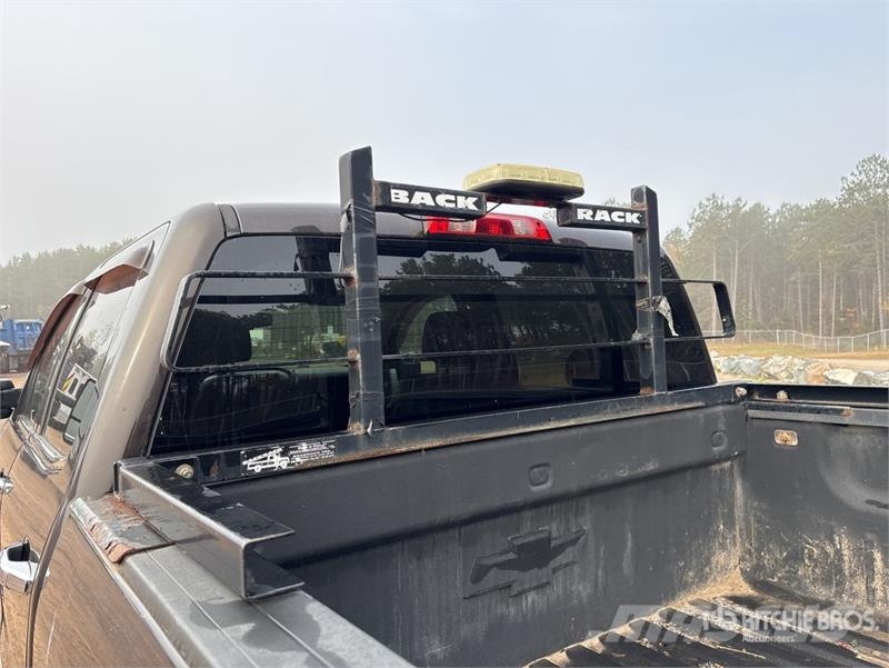 Chevrolet Silverado 3500HD Z71 4x4 Crew Cab Pickup Andre