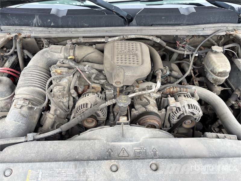Chevrolet Silverado 3500HD 4x4 Crew Cab Cab and Chassis Cabins and interior