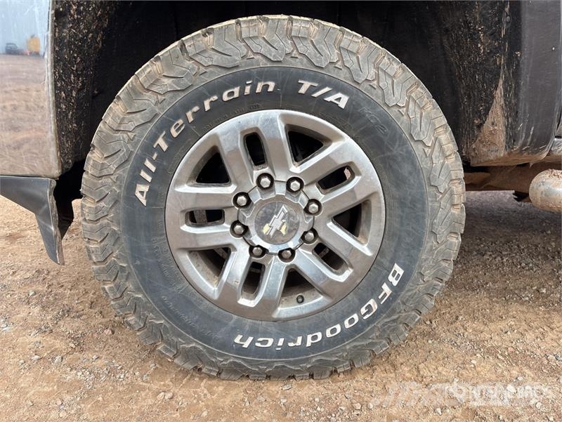 Chevrolet Silverado 3500HD Z71 4x4 Crew Cab Pickup Andre