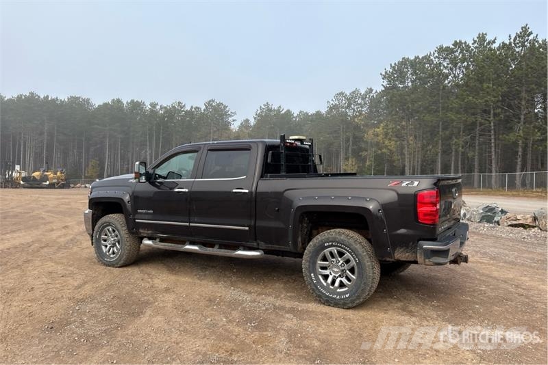 Chevrolet Silverado 3500HD Z71 4x4 Crew Cab Pickup Andre