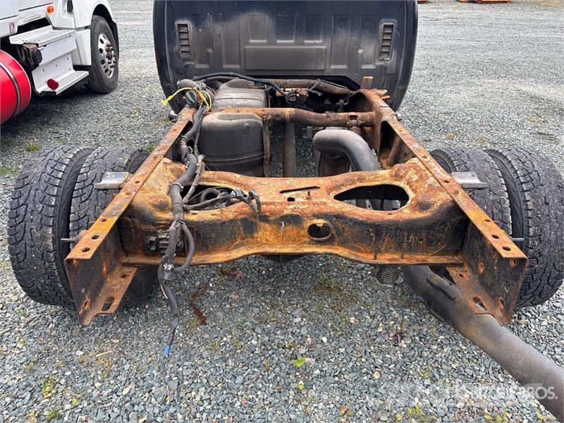 Chevrolet Silverado 3500HD 4x4 Crew Cab Cab and Chassis Hytter och interiör