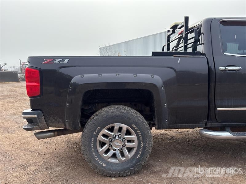 Chevrolet Silverado 3500HD Z71 4x4 Crew Cab Pickup Andre