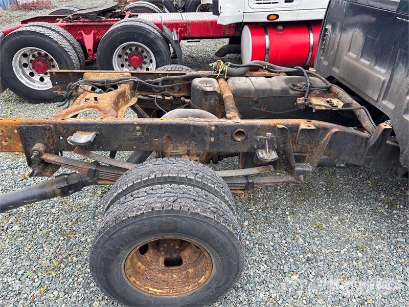 Chevrolet Silverado 3500HD 4x4 Crew Cab Cab and Chassis Hytter och interiör