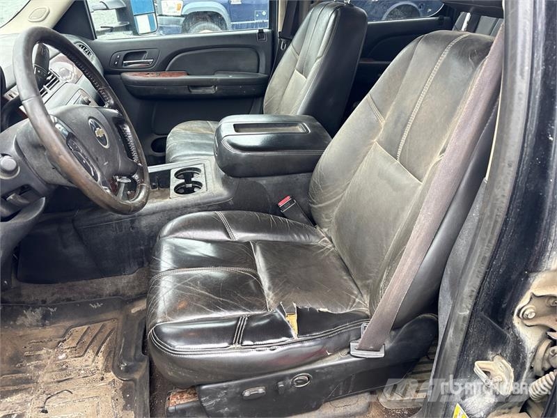 Chevrolet Silverado 3500HD 4x4 Crew Cab Cab and Chassis Hytter och interiör