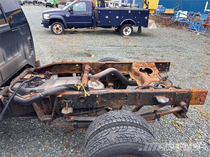 Chevrolet Silverado 3500HD 4x4 Crew Cab Cab and Chassis Hytter och interiör