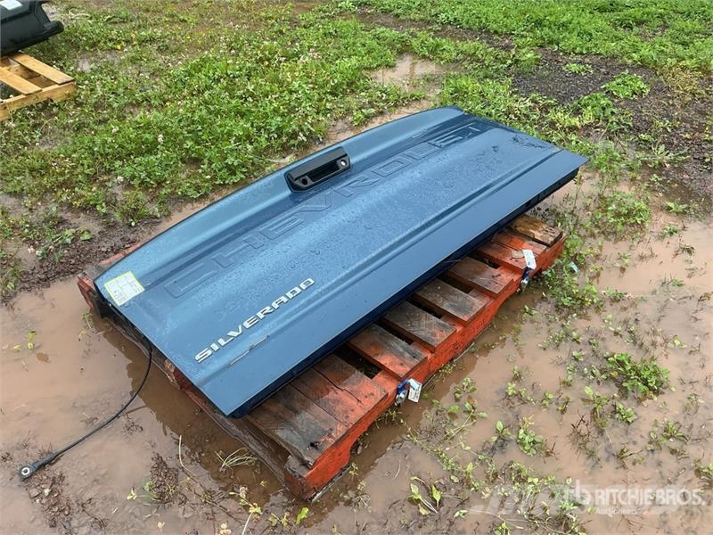 Chevrolet Silverado Tailgate معدات النقل - غير ذلك