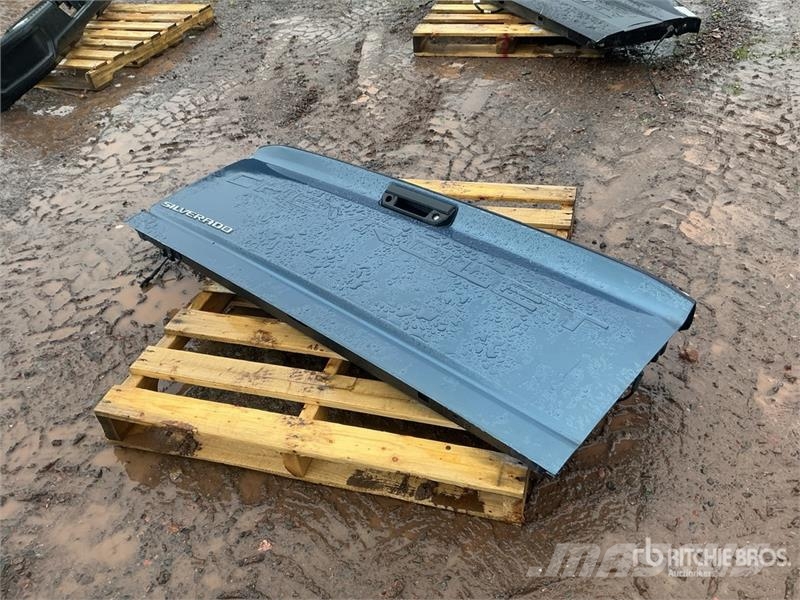Chevrolet Silverado Tailgate معدات النقل - غير ذلك