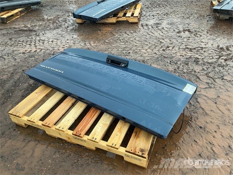 Chevrolet Silverado Tailgate معدات النقل - غير ذلك