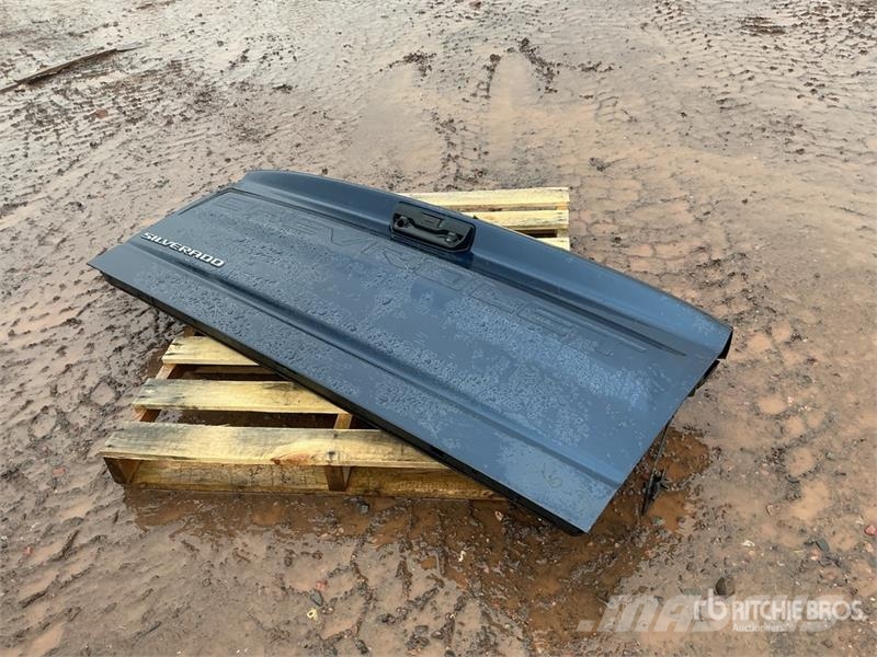 Chevrolet Silverado Tailgate معدات النقل - غير ذلك