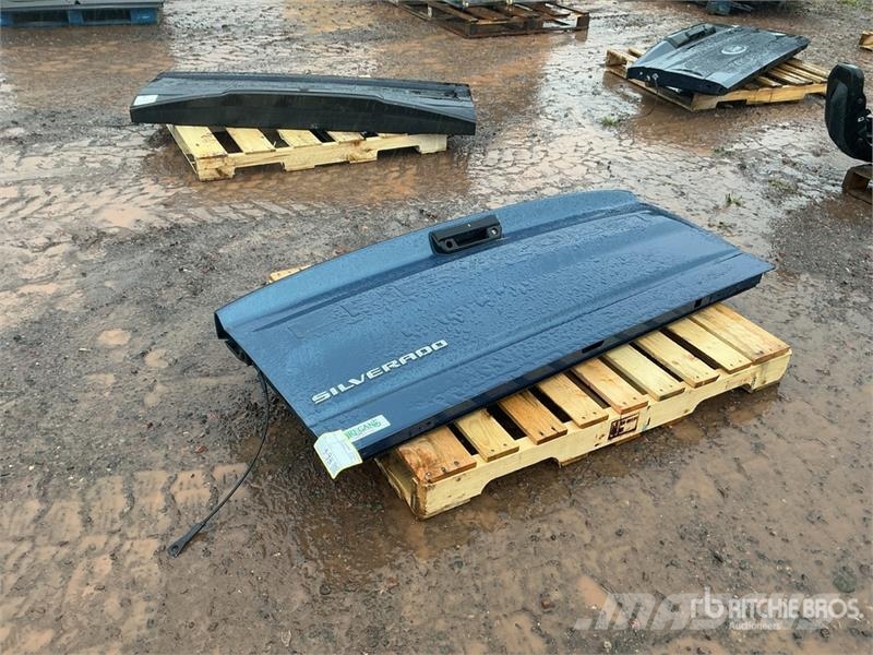 Chevrolet Silverado Tailgate معدات النقل - غير ذلك