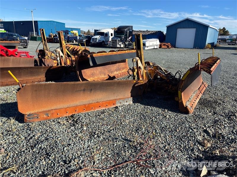Craig 11 ft 2 Way Snow Plow - Fits Wheel Loader حراثات ونصول الجليد