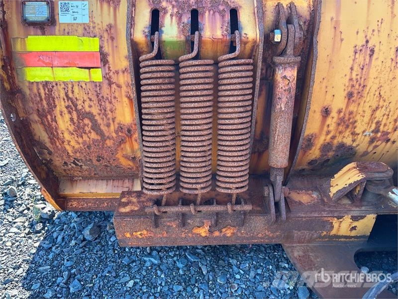 Craig 11 ft 2 Way Snow Plow - Fits Wheel Loader حراثات ونصول الجليد