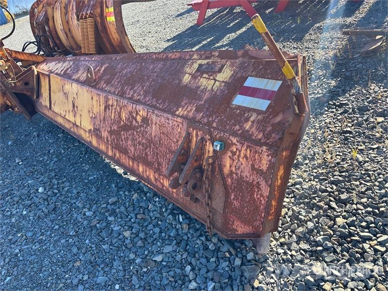 Craig 11 ft 2 Way Snow Plow - Fits Wheel Loader حراثات ونصول الجليد