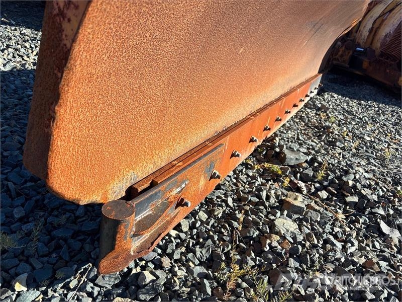 Craig 11 ft 2 Way Snow Plow - Fits Wheel Loader حراثات ونصول الجليد
