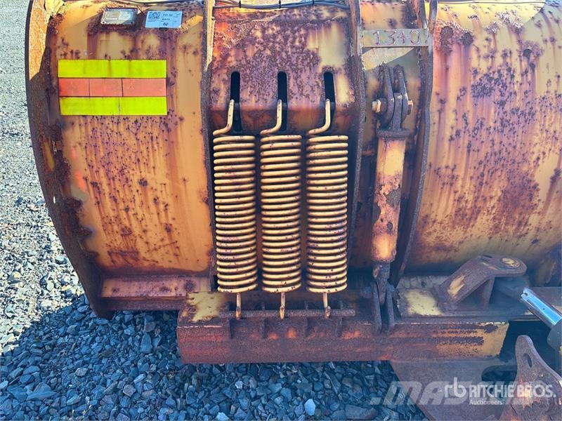 Craig 11 ft 2 Way Snow Plow - Fits Wheel Loader حراثات ونصول الجليد