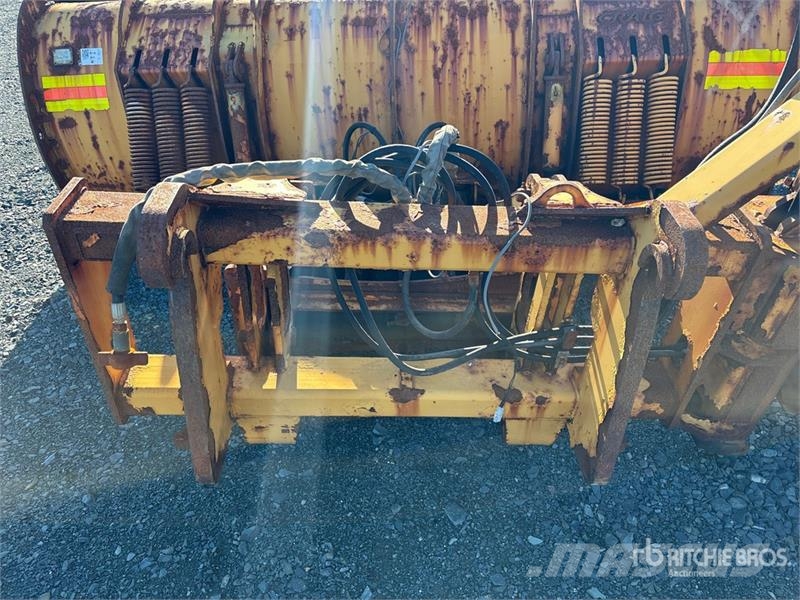 Craig 11 ft 2 Way Snow Plow - Fits Wheel Loader حراثات ونصول الجليد