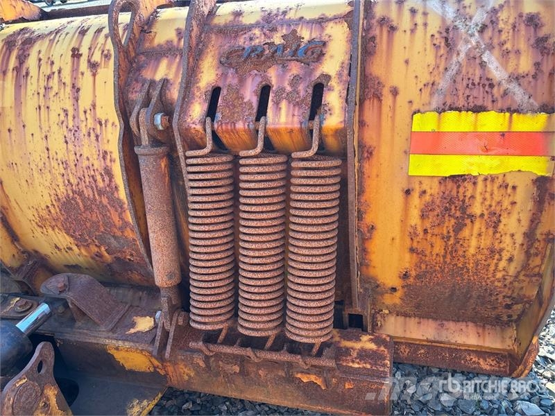 Craig 11 ft 2 Way Snow Plow - Fits Wheel Loader حراثات ونصول الجليد