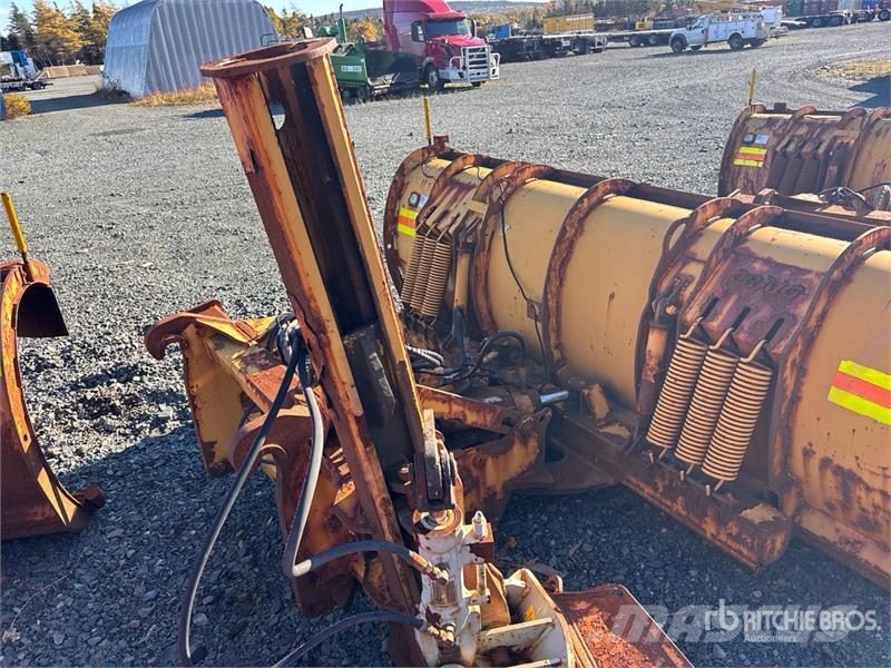 Craig 11 ft Snow Plow - Fits Wheel Loader حراثات ونصول الجليد