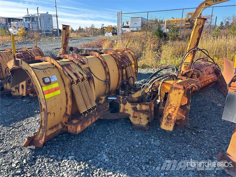 Craig 11 ft Snow Plow - Fits Wheel Loader حراثات ونصول الجليد