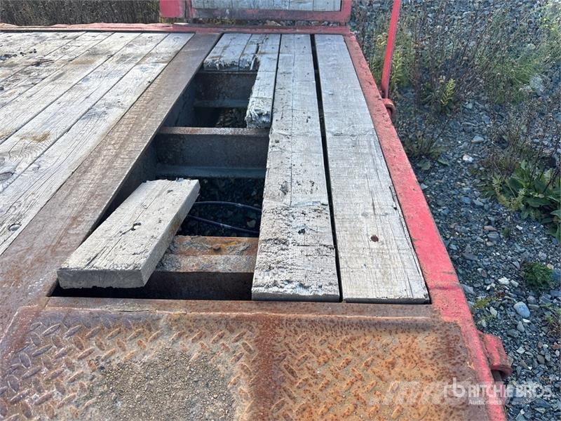 Craig 26 ft T/A Equipment Trailer Vehicle transport trailers