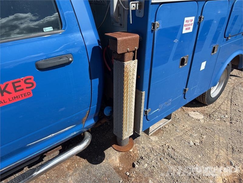 Dodge Versalift SST37 EIH 37 ft on Dodge 5500 4x2 Bucke Avtokošare