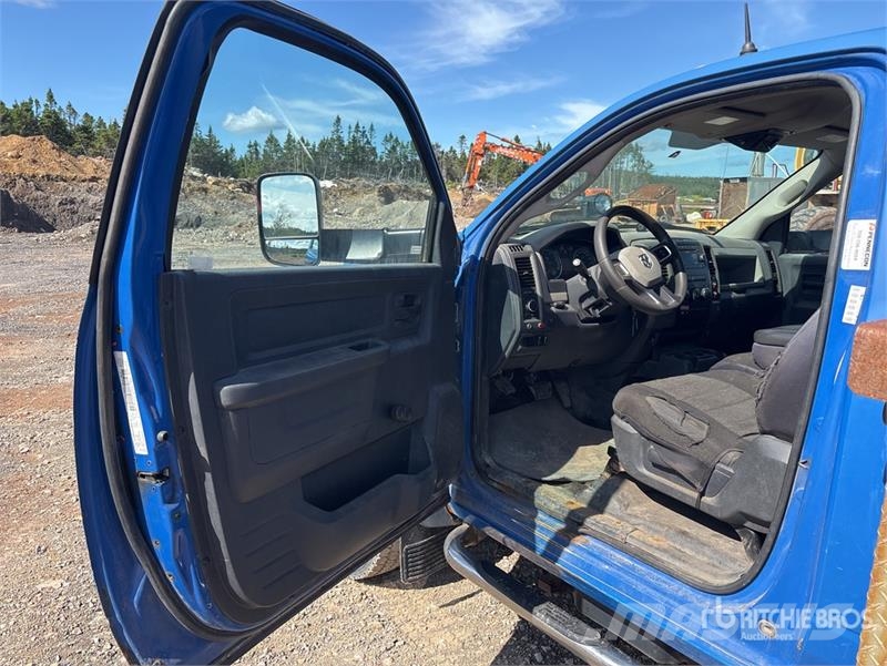 Dodge Versalift SST37 EIH 37 ft on Dodge 5500 4x2 Bucke Avtokošare