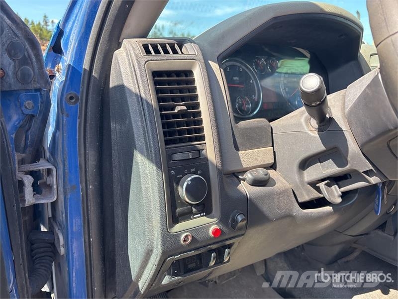 Dodge Versalift SST37 EIH 37 ft on Dodge 5500 4x2 Bucke Avtokošare