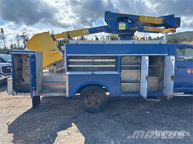 Dodge Versalift SST37 EIH 37 ft on Dodge 5500 4x2 Bucke Avtokošare
