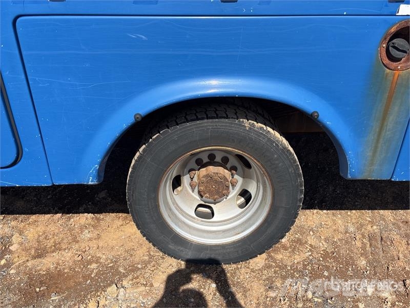 Dodge Versalift SST37 EIH 37 ft on Dodge 5500 4x2 Bucke Avtokošare