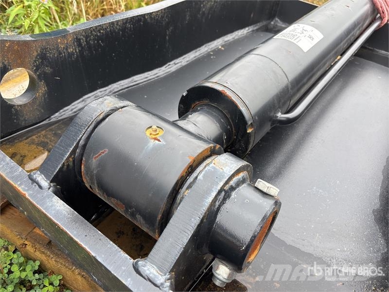 Dynamic Entities 7 in Hydraulic Excavator Thumb - Fits 20 Kašike / Korpe