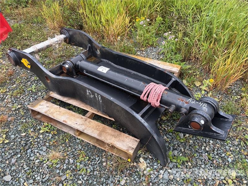 Dynamic Entities 7 in Hydraulic Excavator Thumb - Fits 20 Kašike / Korpe