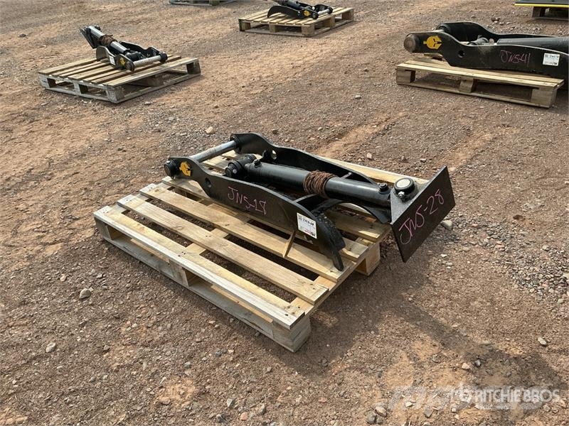 Dynamic Entities 8T-50 46 in Excavator Thumb - Fits Cat 30 Skovle