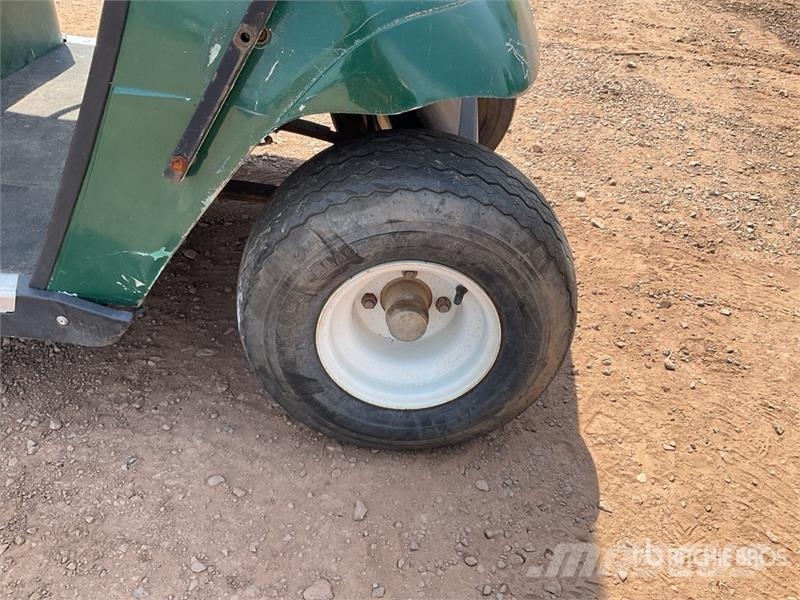 E-Z-GO Golf Cart (Inoperable) Carros de golfe