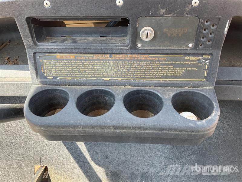 E-Z-GO Golf Cart (Inoperable) Carros de golfe