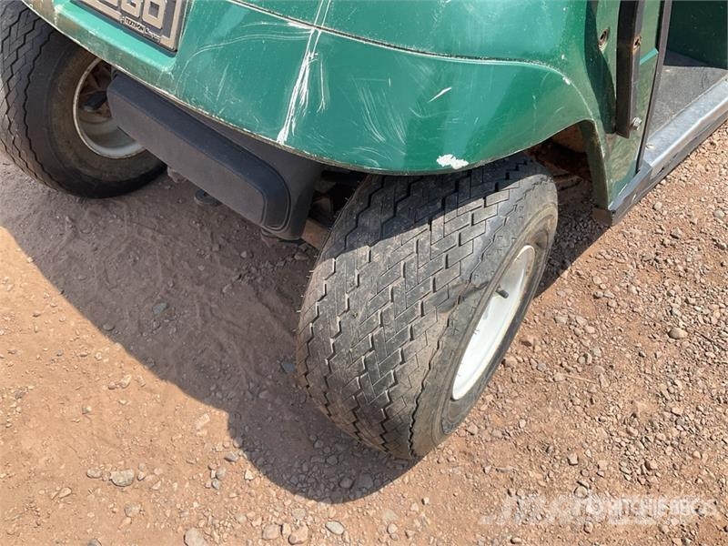 E-Z-GO Golf Cart (Inoperable) Carros de golfe