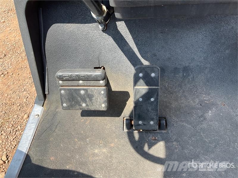 E-Z-GO Golf Cart (Inoperable) Carros de golfe