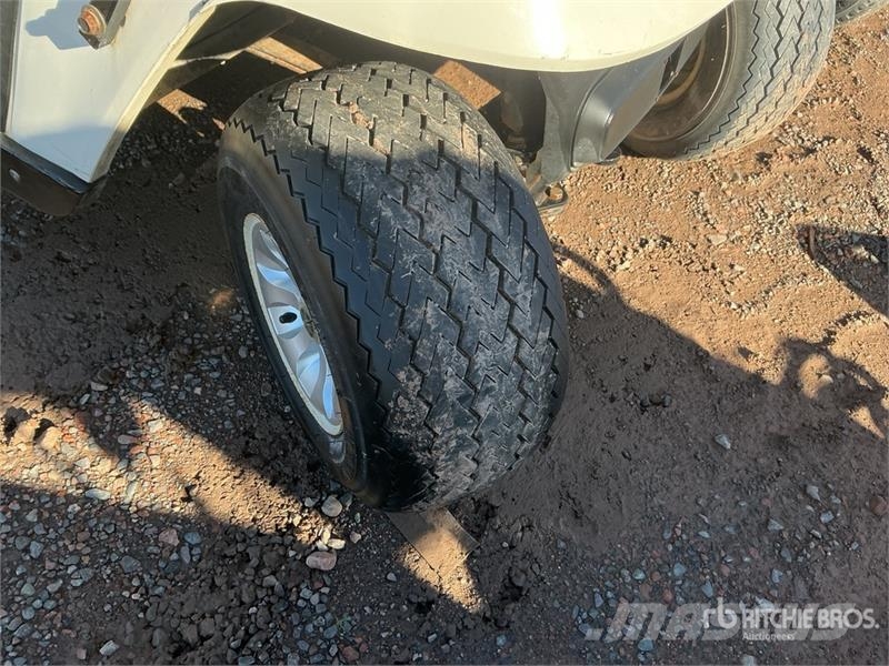 E-Z-GO Golf Cart (Inoperable) Masinute Golf