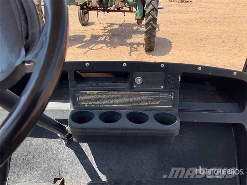 E-Z-GO Golf Cart (Inoperable) Carros de golfe