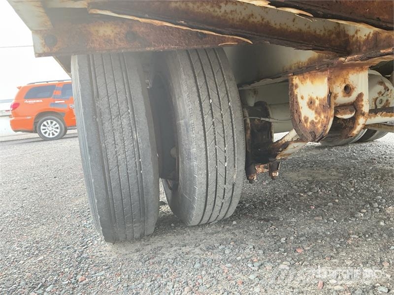 Eager Beaver 18160 lb 27 ft T/A Flatbed Trailer Plataforma plana/laterales abatibles