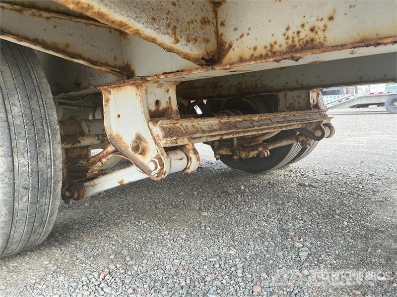 Eager Beaver 18160 lb 27 ft T/A Flatbed Trailer Plataforma plana/laterales abatibles