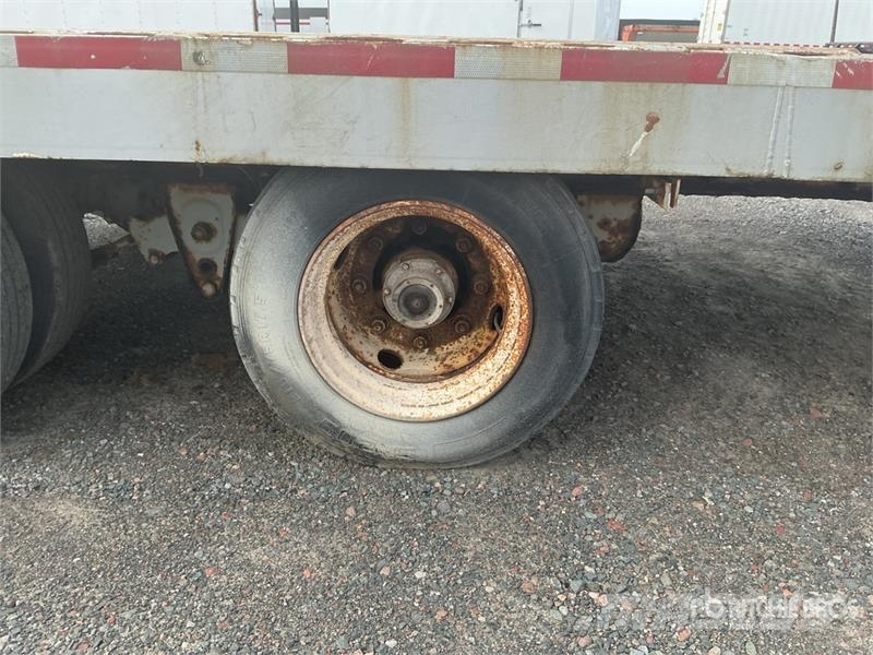 Eager Beaver 18160 lb 27 ft T/A Flatbed Trailer Plataforma plana/laterales abatibles