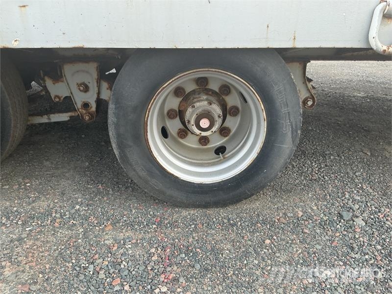 Eager Beaver 18160 lb 27 ft T/A Flatbed Trailer Plataforma plana/laterales abatibles