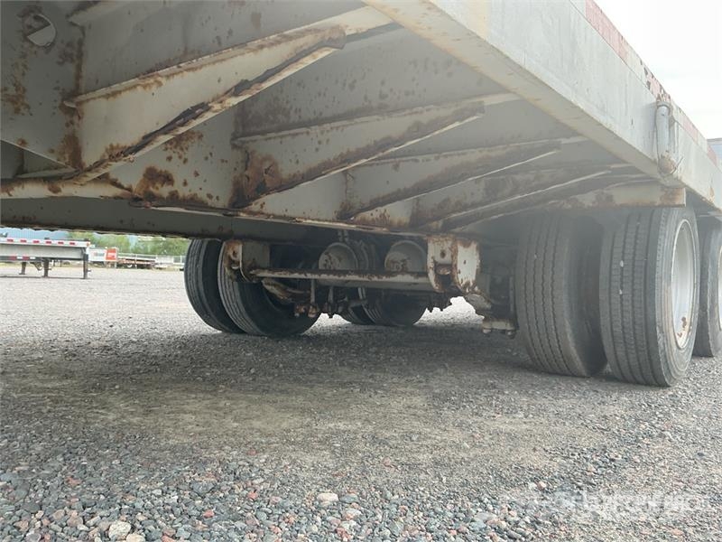 Eager Beaver 18160 lb 27 ft T/A Flatbed Trailer Plataforma plana/laterales abatibles