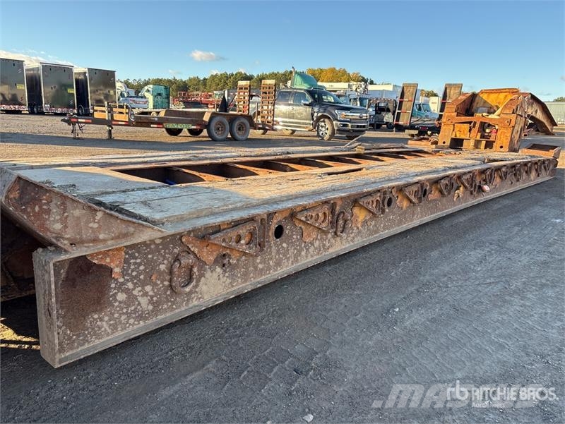 Eager Beaver Tri/A Removable Gooseneck Lowboy Trailer 平板拖车