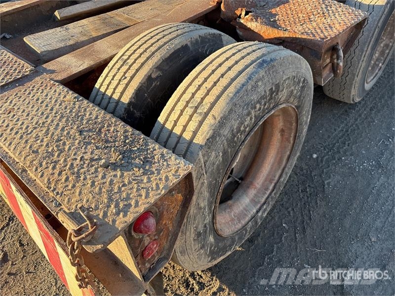 Eager Beaver Tri/A Removable Gooseneck Lowboy Trailer 平板拖车