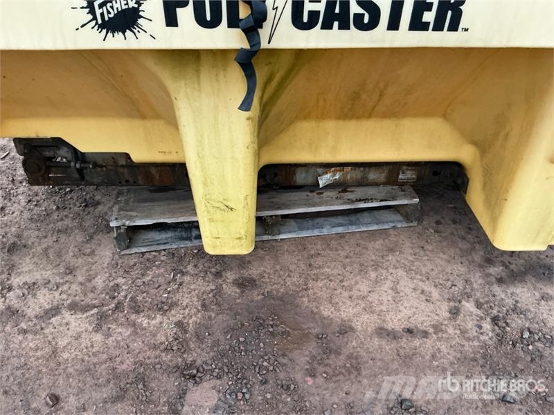 Fisher Poly Caster 1.5 Cu YD Salt Spreader Sand- und Salzstreuer