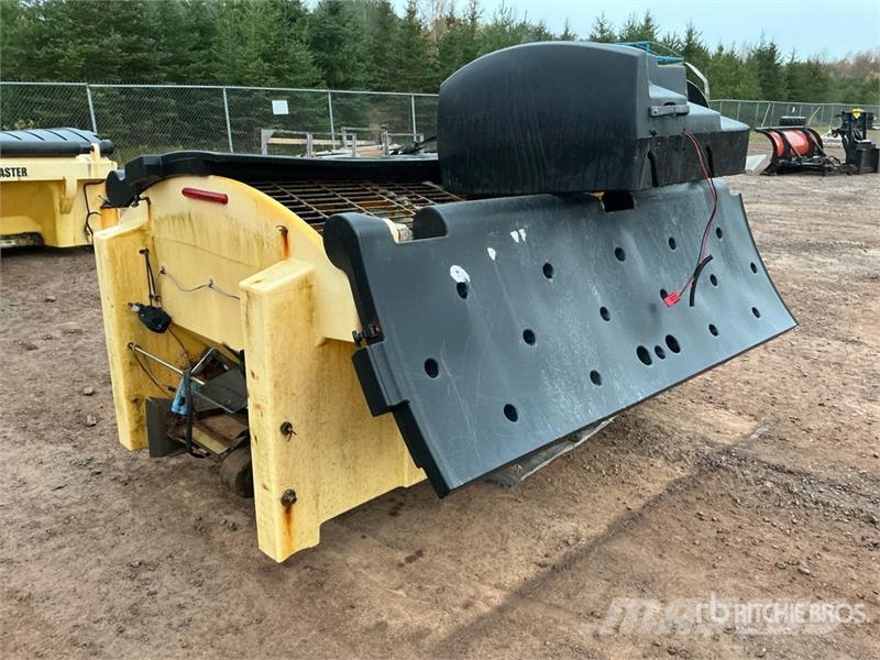 Fisher Poly Caster 1.5 Cu YD Salt Spreader Sand- und Salzstreuer