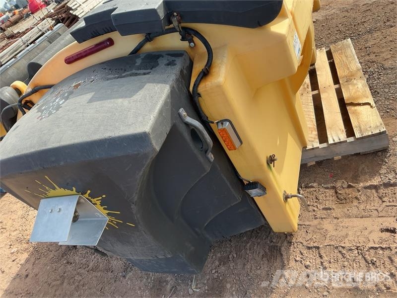 Fisher Poly-Caster Salt Spreader - Fits Truck Sableuse et saleuse