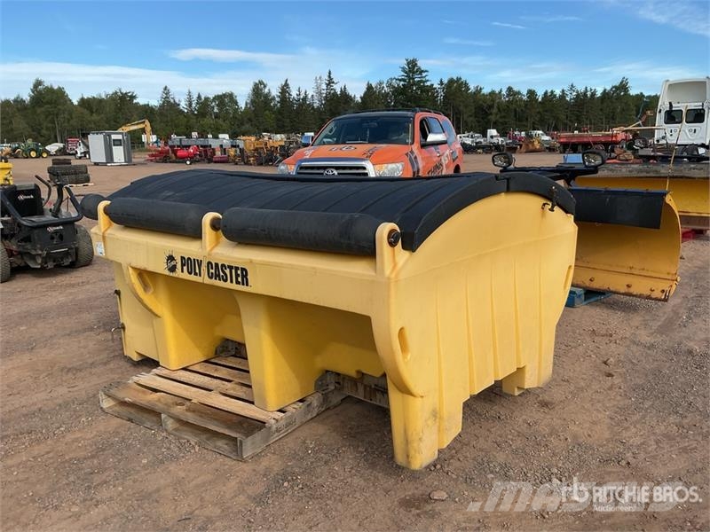 Fisher Poly-Caster Salt Spreader - Fits Truck Sableuse et saleuse
