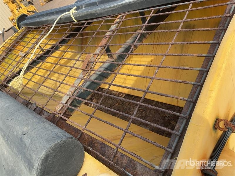 Fisher Polycaster Salt Spreader - Fits Truck Liivapuisturid ja soolapuisturid